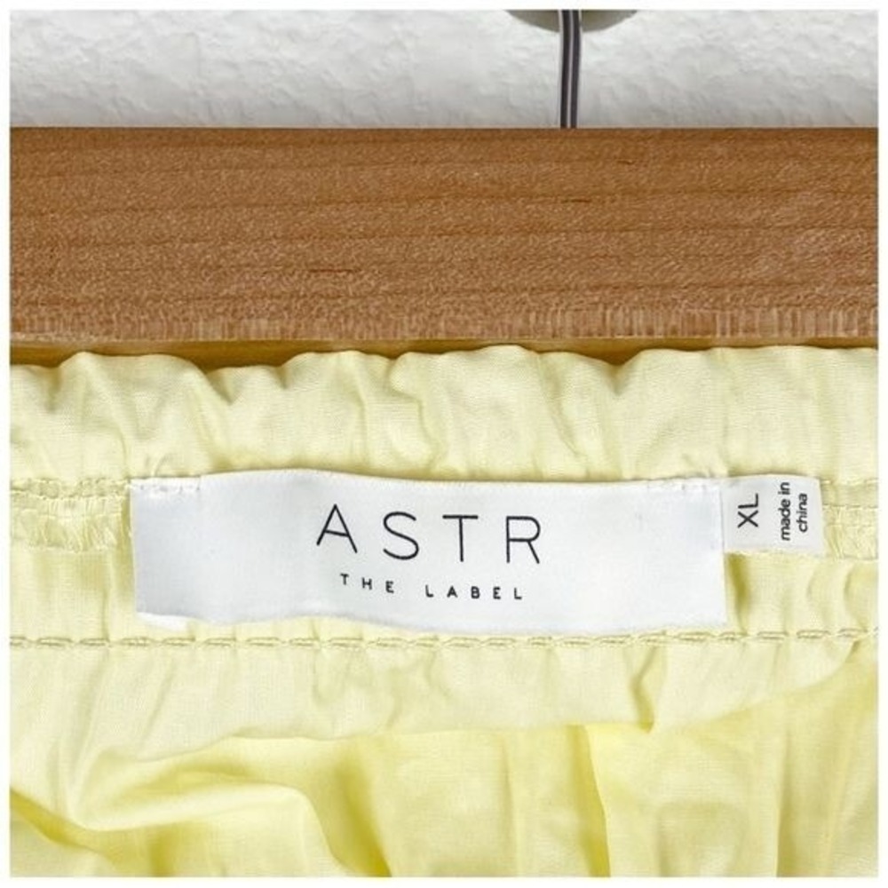 ASTR The Label Savina Top in Lemonade Size‎ XL - Picture 9 of 12